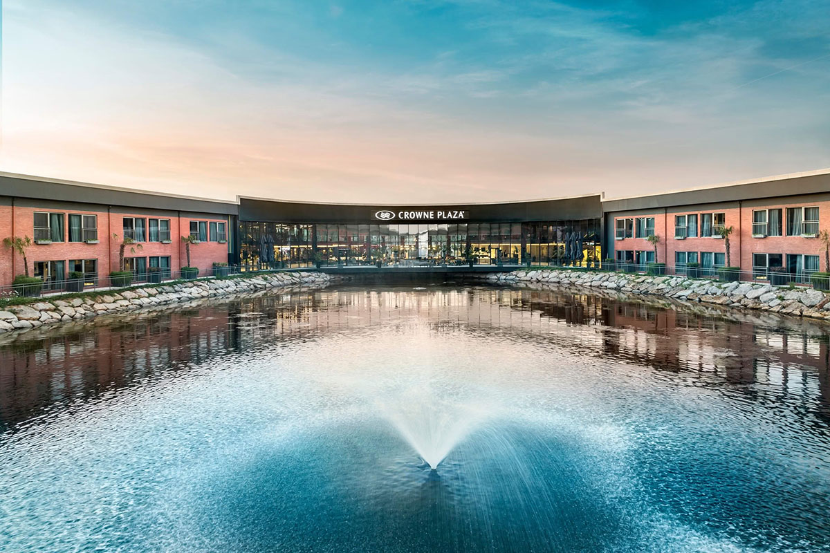 Airport to Crowne Plaza Tuzla Viaport Marina sprinter Transfer