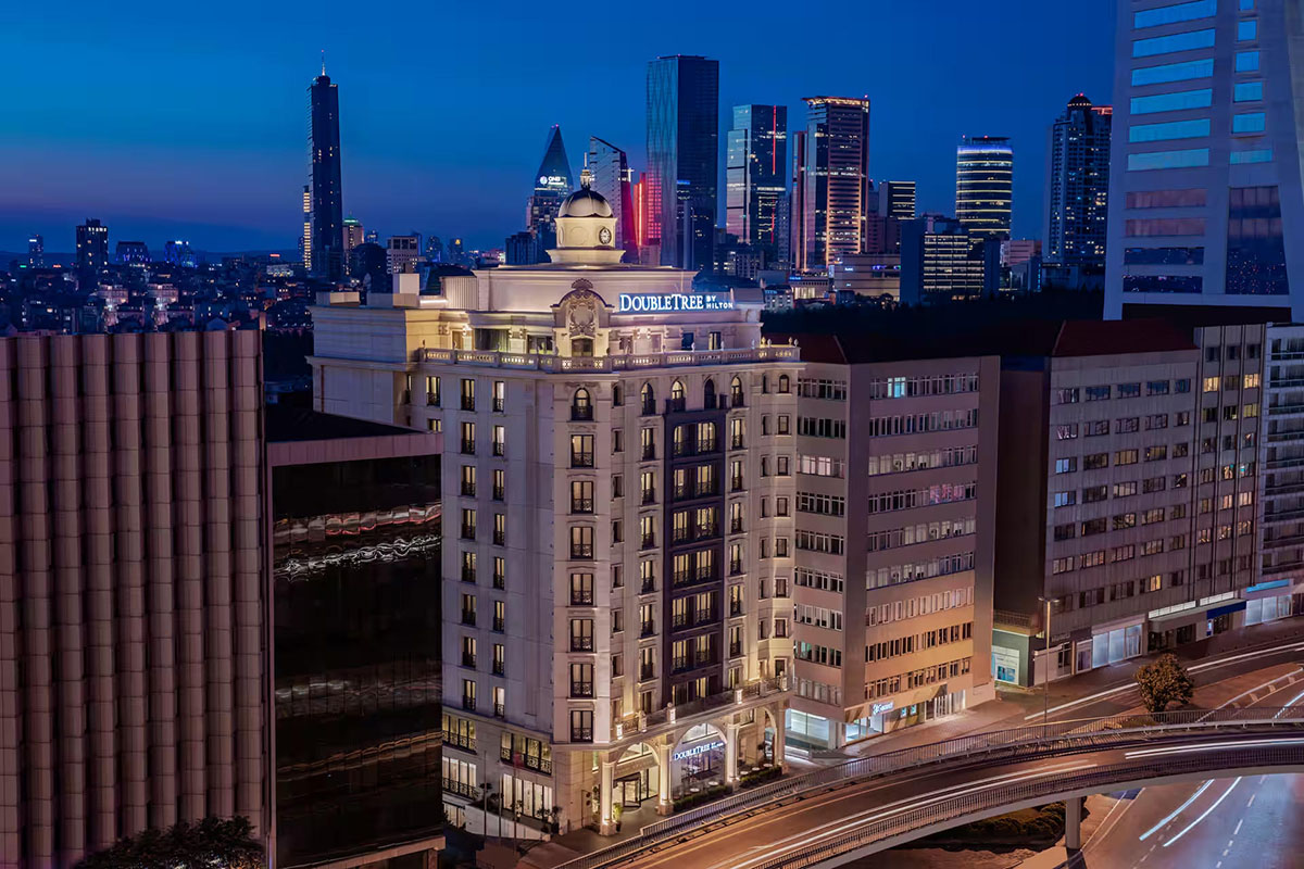 Airport to DoubleTree by Hilton Istanbul Piyalepasa transfer