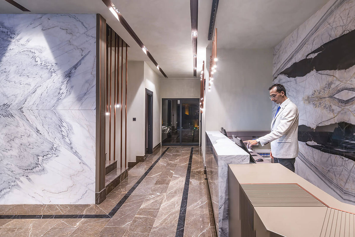 airport to menalo hotel premium