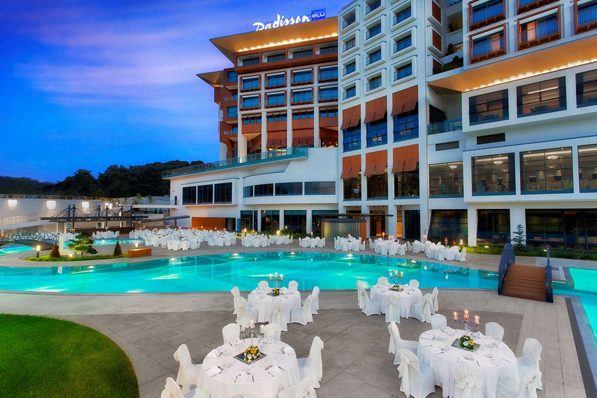 airport to radisson blu tuzla transfer