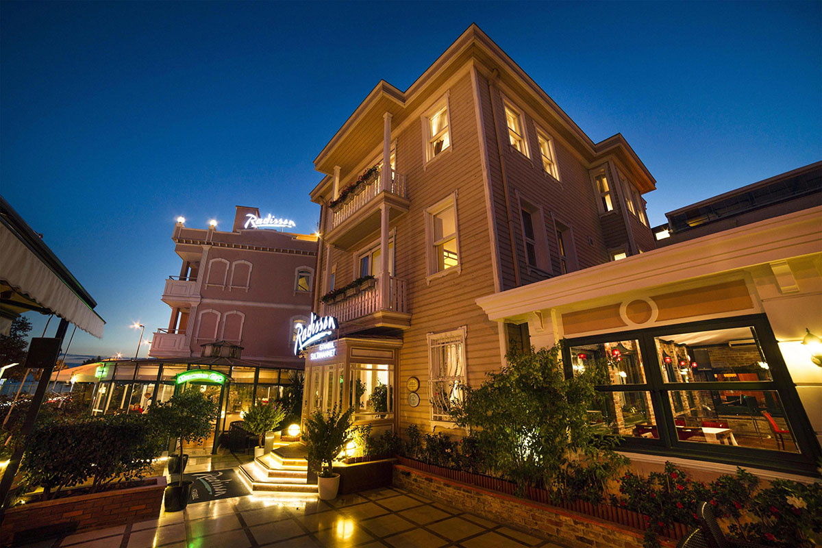 Airport to Radisson Hotel Istanbul Sultanahmet vip vito Transfer