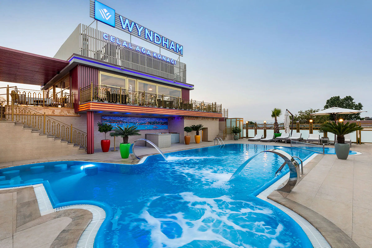 galataport to Wyndham Old City transfer