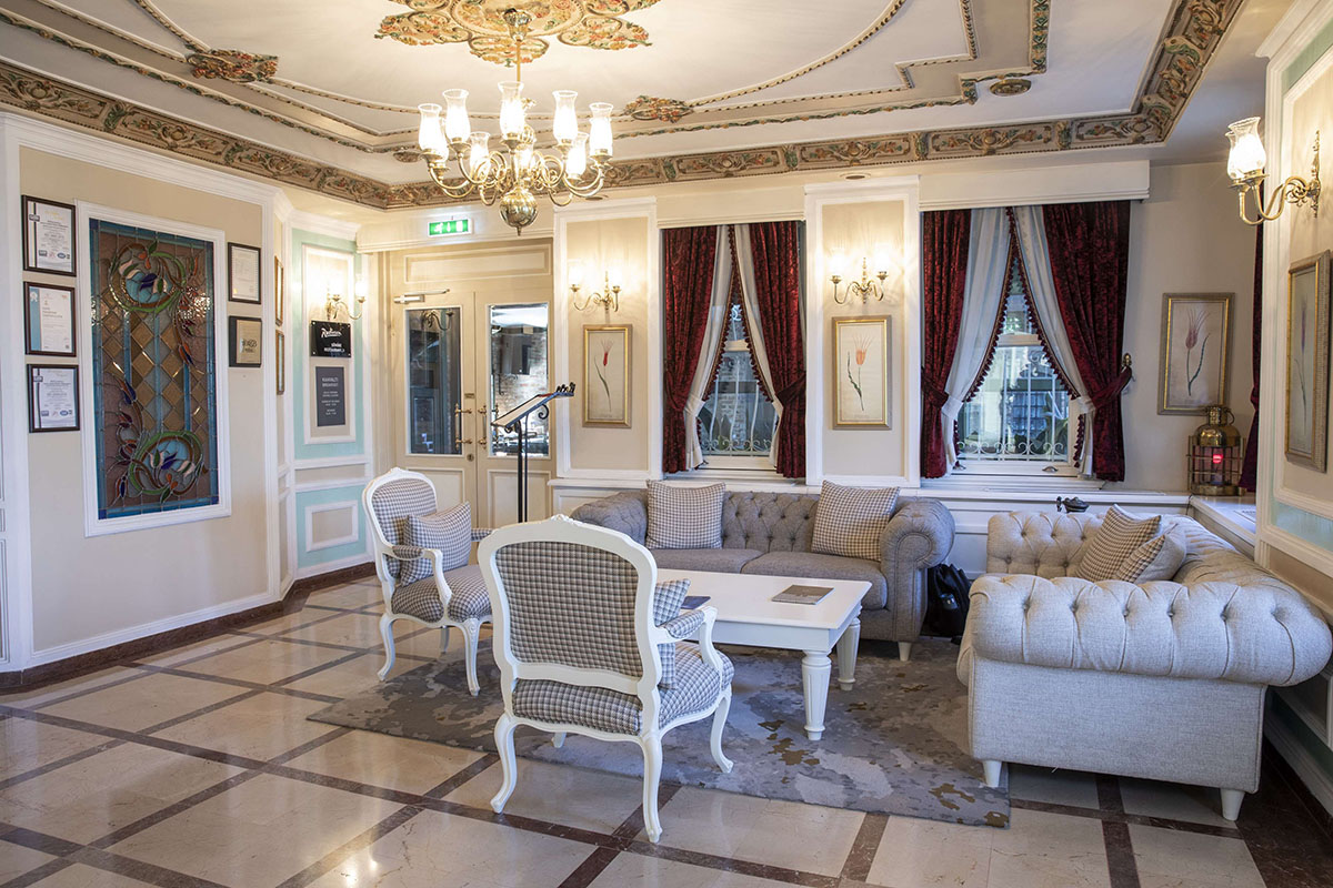 Istanbul Airport to Radisson Hotel Sultanahmet vip vito Transfer
