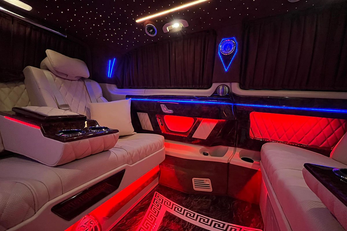 Click for exterior pictures of the Mercedes Benz V-Class Maybach interior Style