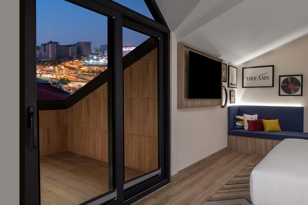 sabiha gokcen to Hampton by Hilton Istanbul Merter 