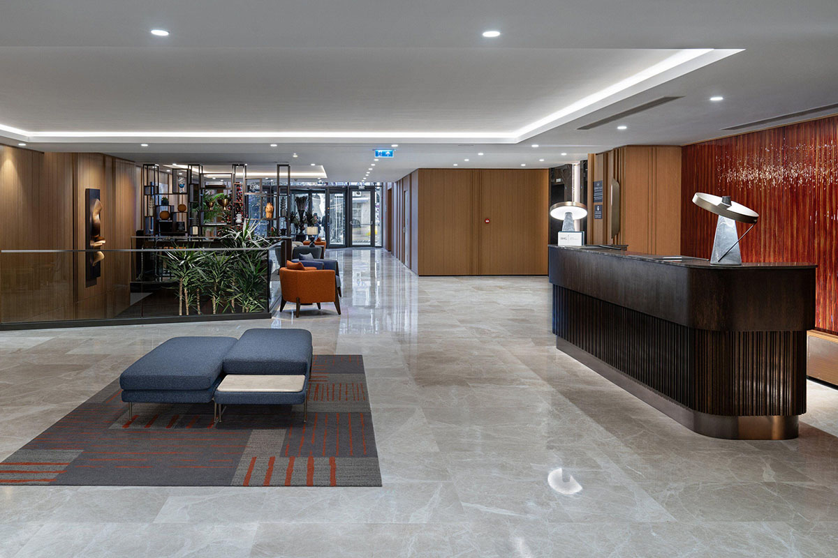 Transfer to Crowne Plaza Ortakoy Bosphorus 