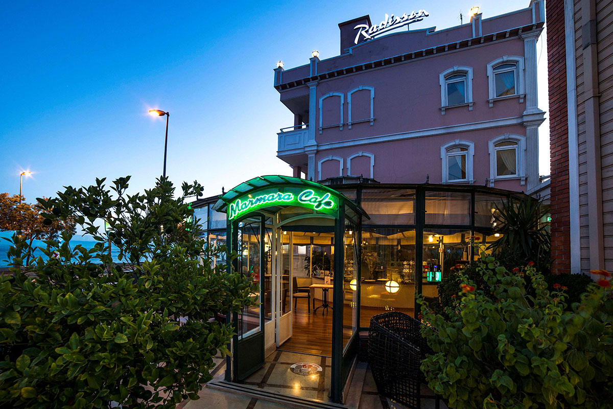 Transfer to Radisson Hotel Sultanahmet 